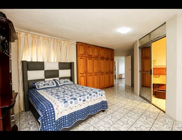 4 BEDROOM HOUSE FOR SALE IN NEWLANDS WEST